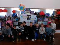 12 апреля в МДОУ детский сад № 9 прошла выставка изобразительно-прикладного искусства " Загадочный Космос"